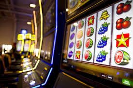 Tangkapan layar aplikasi preman189 menampilkan menu utama dengan opsi live-dealer tables, slot games, dan sportsbook pada perangkat mobile